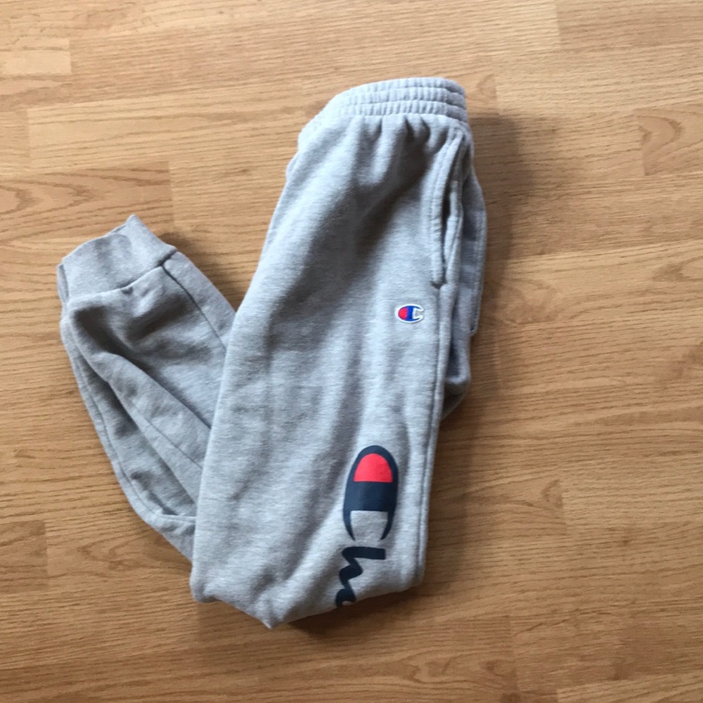 Champion sweatpants. CHILD LARGE
